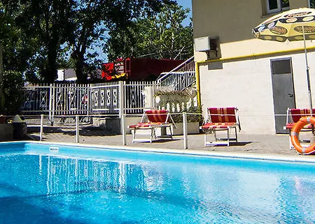 Отель Beverly 3*