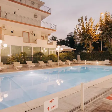 Beverly Римини