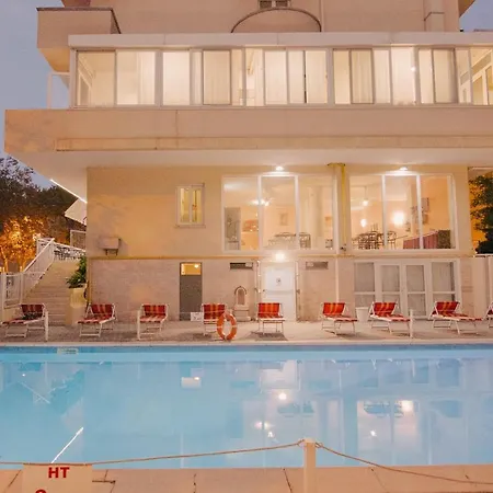 Beverly Римини