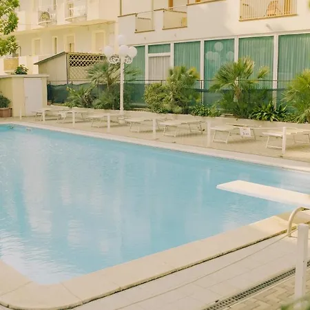 Beverly 3*