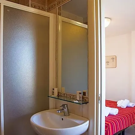 Beverly Hotel 3*
