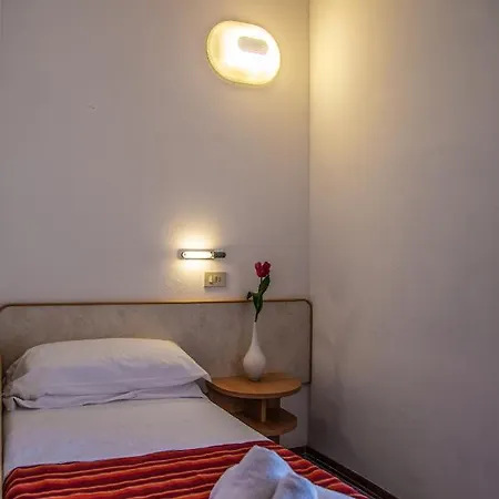 Beverly 3* Римини